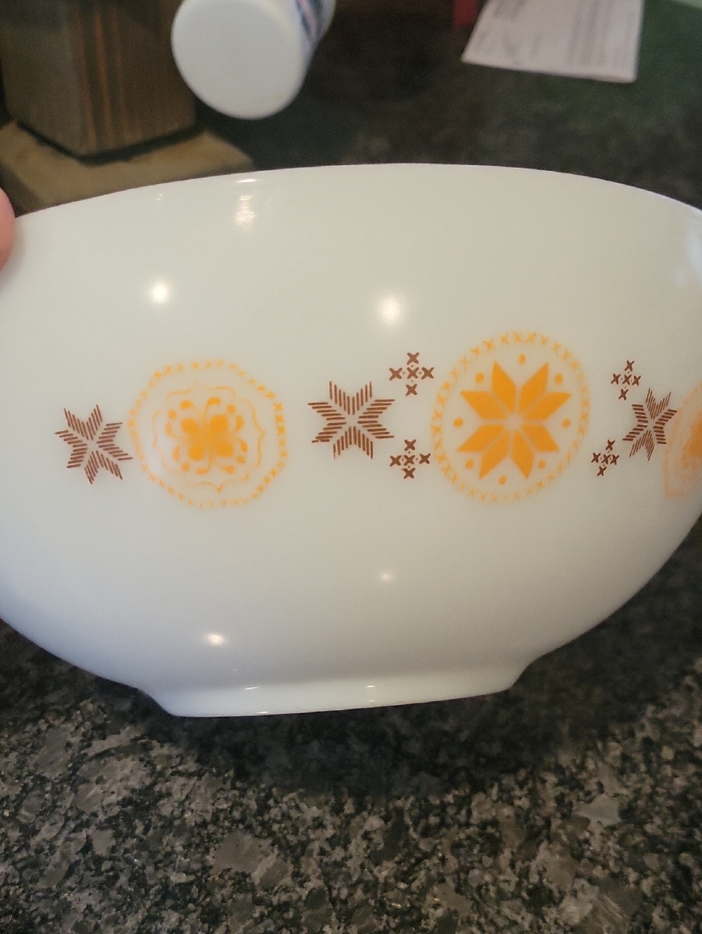 Cinderella Pyrex Bowl 4 QT Town And Country Stitch Vintage